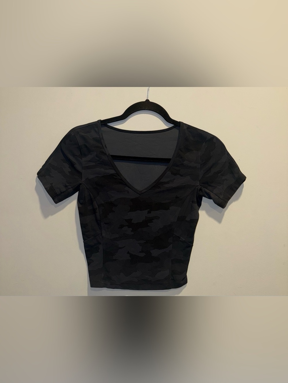 Lululemon Nulu Cropped Slim Yoga Short Sleeve Camo - Size 4